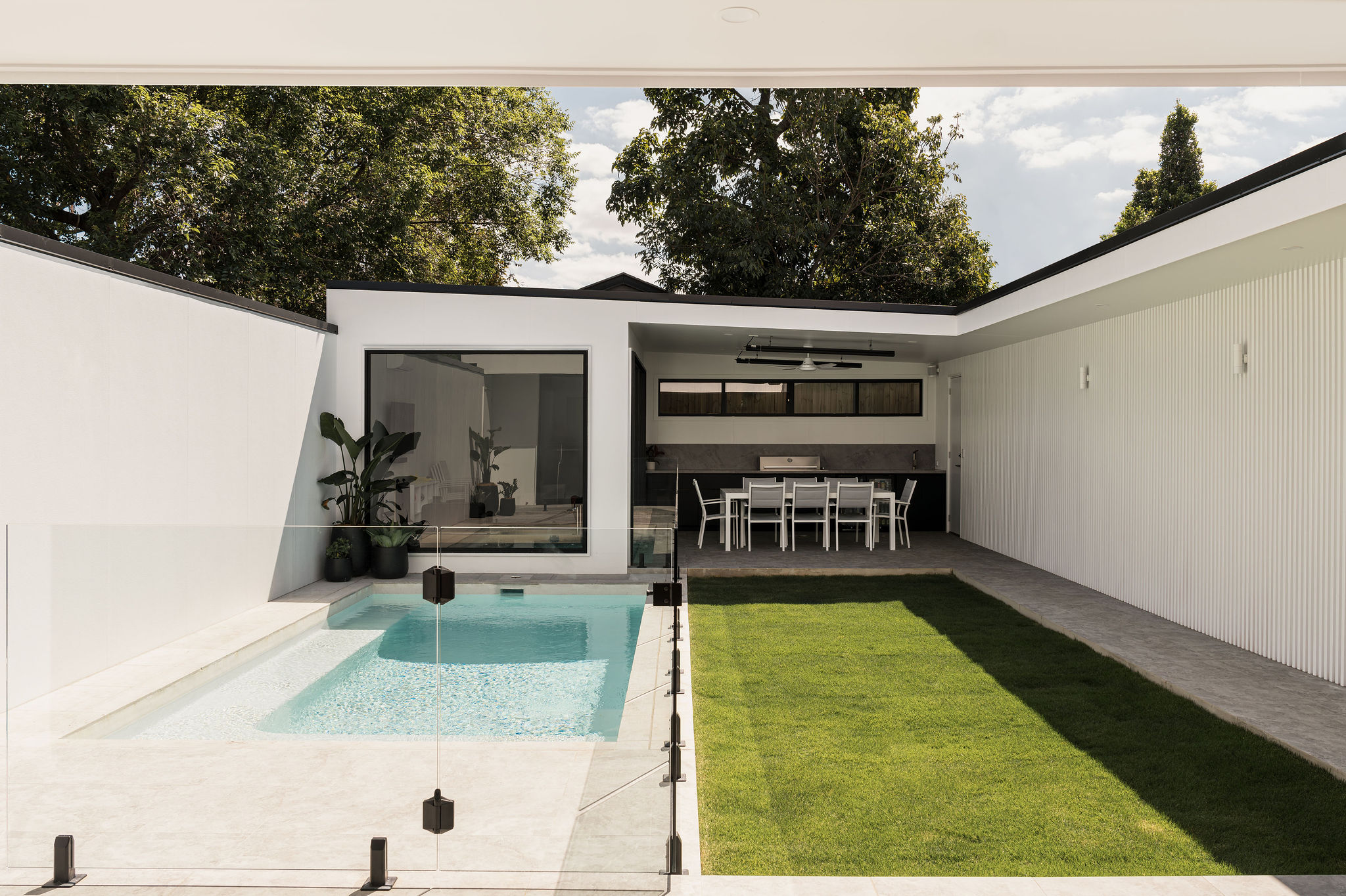 West End Residence — photo 1